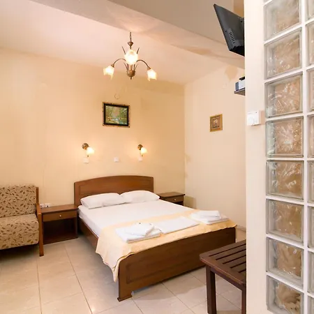 Escape Chrisi Ammoudia