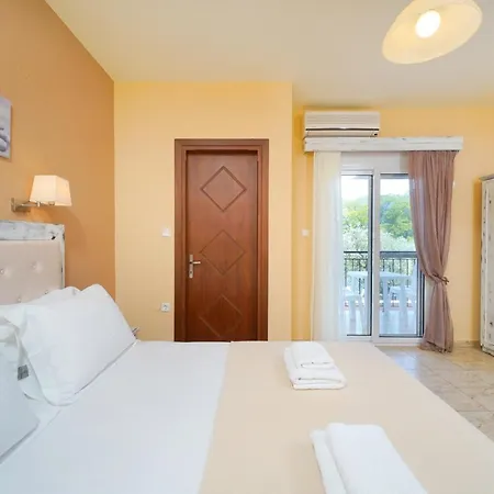 Escape * Chrisi Ammoudia