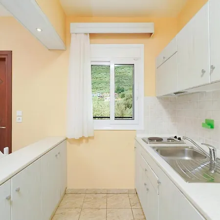 Escape Chrysi Ammoudia