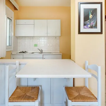 Escape * Chrisi Ammoudia