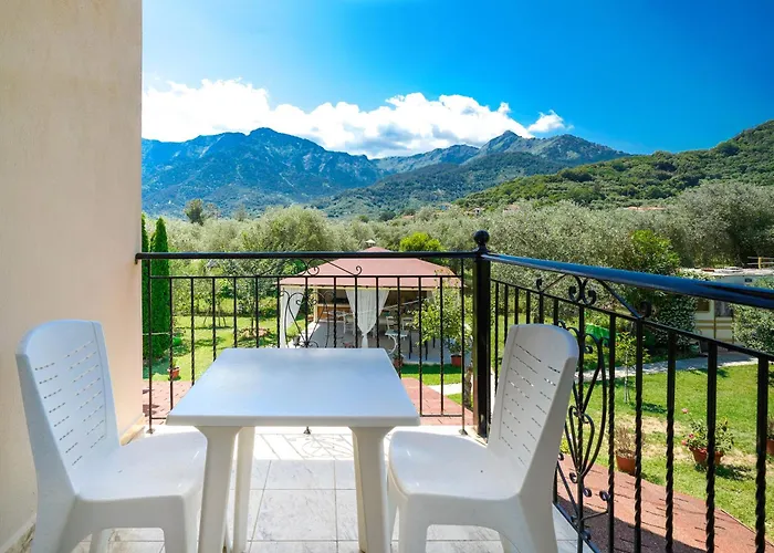 Escape * Chrysi Ammoudia